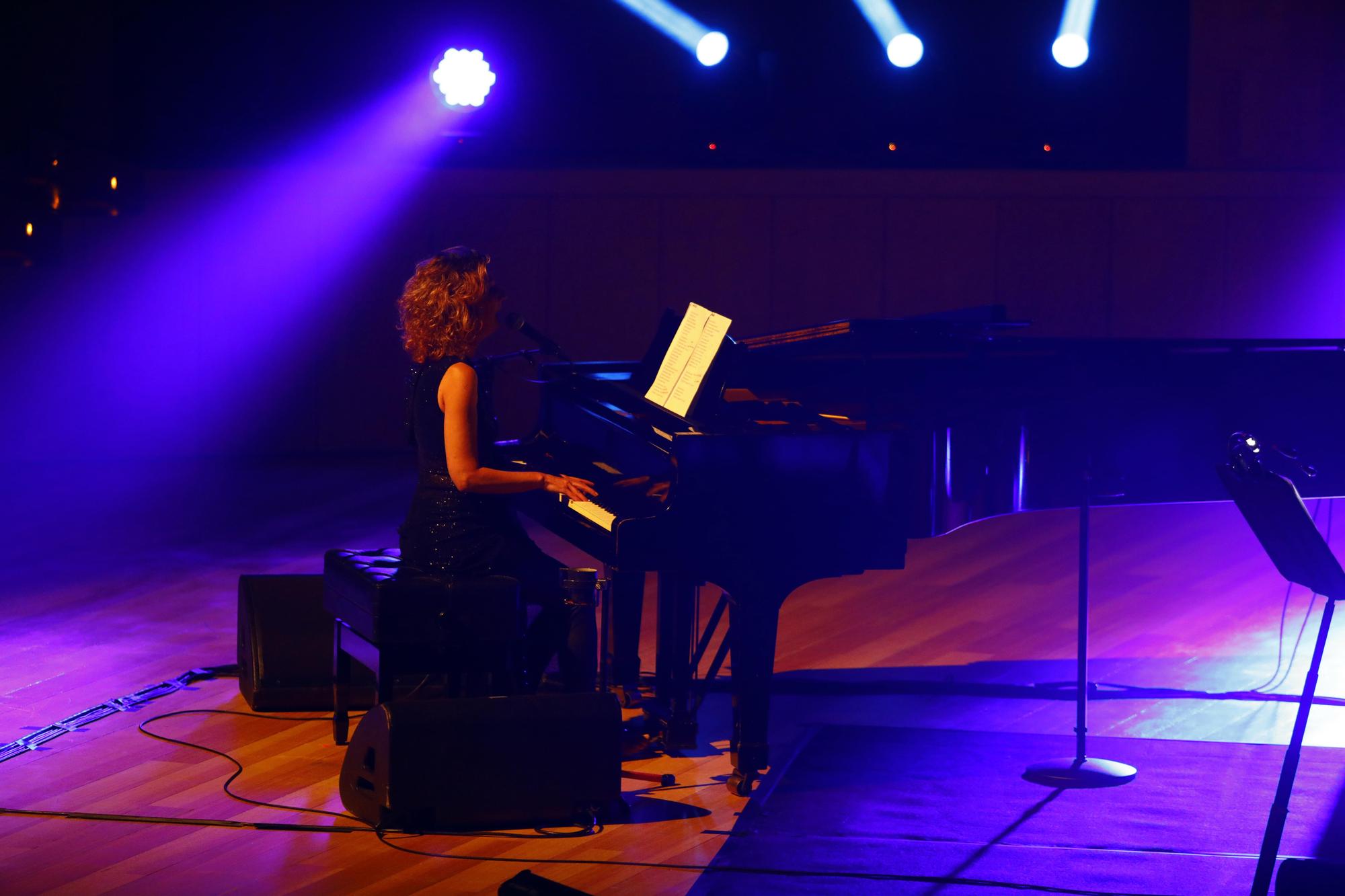 Concierto de Dulce Pontes en la sala Mozart del Auditorio de Zaragoza