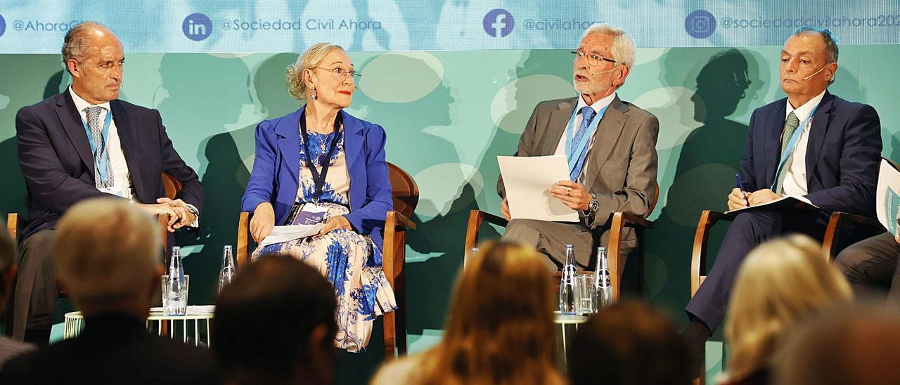 Franciso Camps, Benita Ferrero Waldner, Joan Lerma y Salvador Navarro, en las jornadas de Sociedad Civil Ahora. | GERMAN CABALLERO