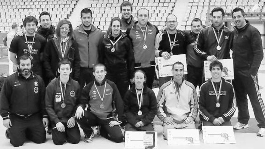 Medallistas asturianos en el Campeonato de España de lucha. / fal
