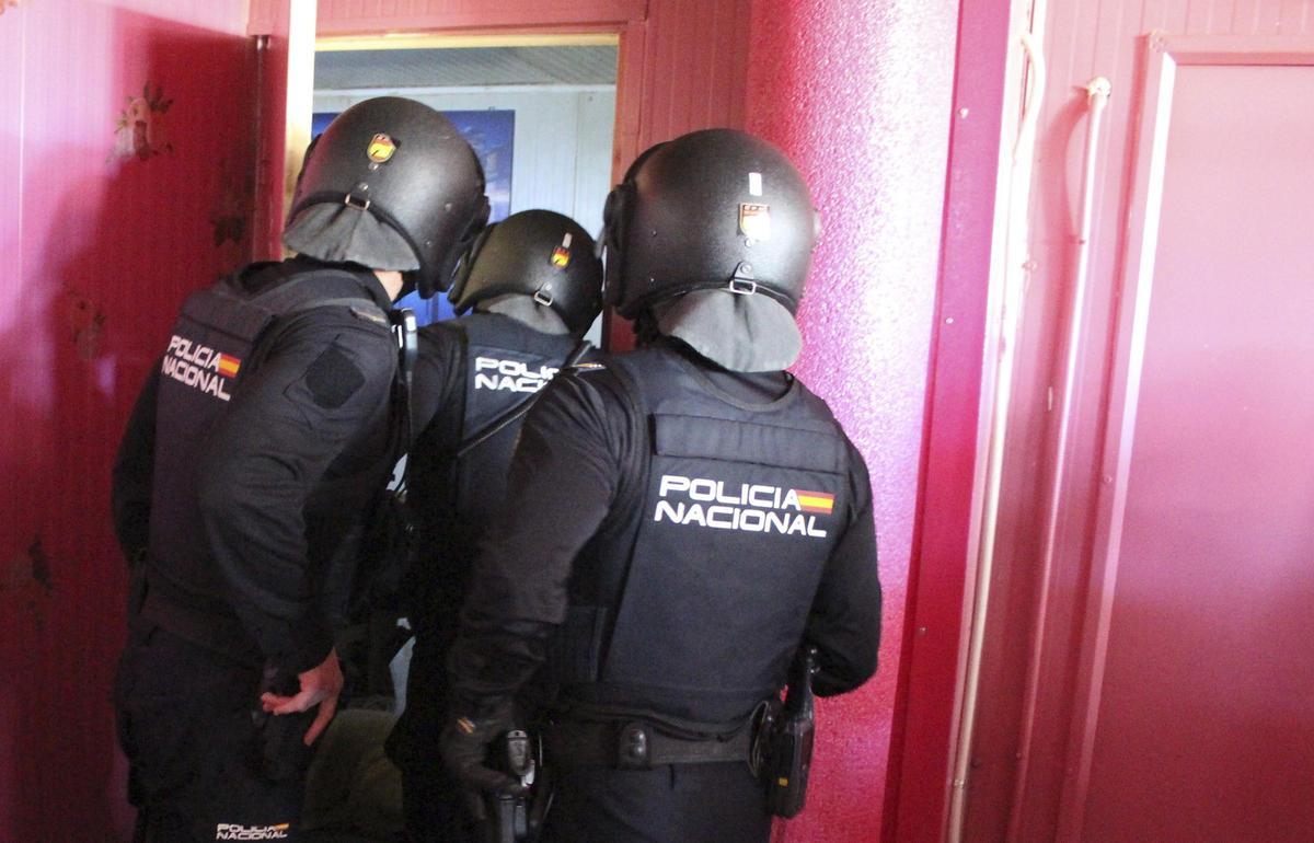 Cae una red de trata en Murcia: 18 mujeres liberadas en un prostíbulo de Zarandona.