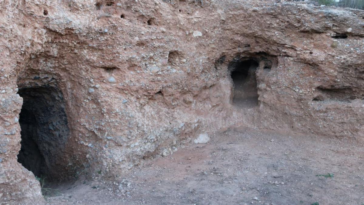 El refugio de Soneja, cuevas de un metro de altura para protegerse de los ataques.