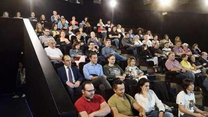 Público asistente a la inauguración. // FdV