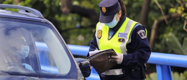 La Policía Local de Santa Cruz de Tenerife asume la vigilancia y seguridad de las dependencias municipales.