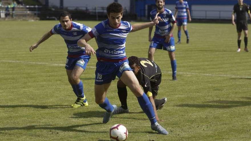 Jorge Rodríguez, en un lance del partido disputado ayer en el Muro de Zaro.