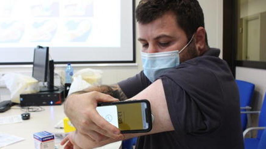 El Trueta implanta sensors que mesuren la glucosa a pacients de diabetis
