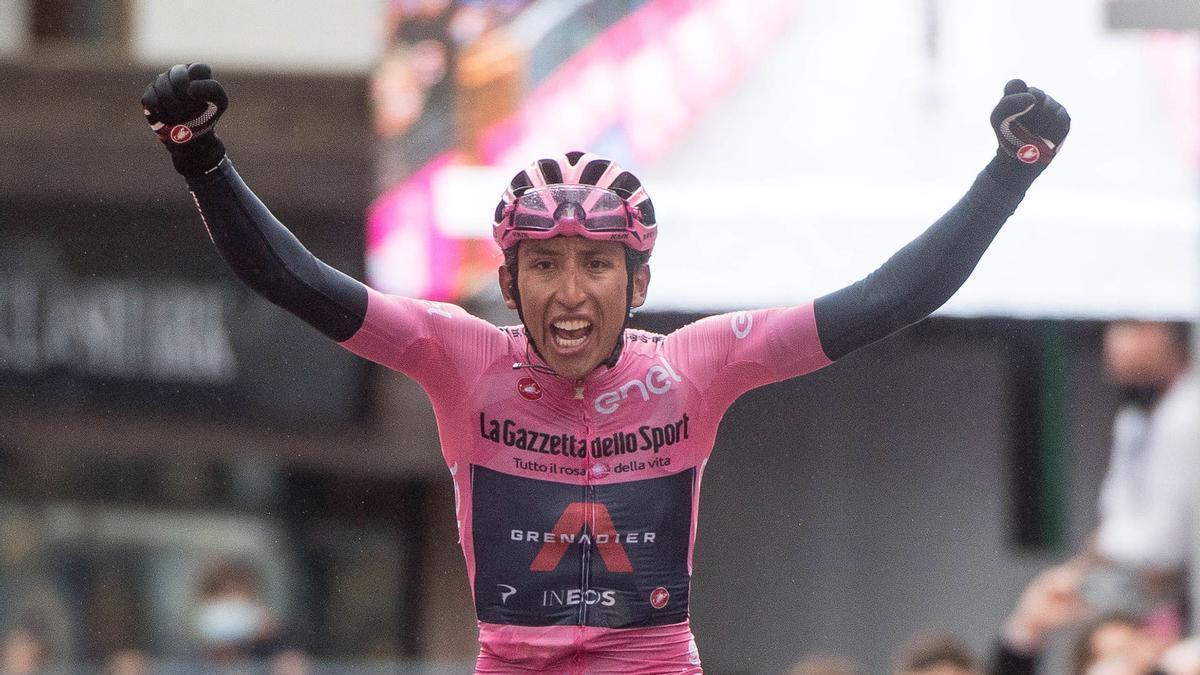 Bernal, cuando vistió la camiseta de líder del Giro