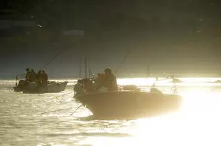 Cuatrocientos barcos en el arranque del libre marisqueo
