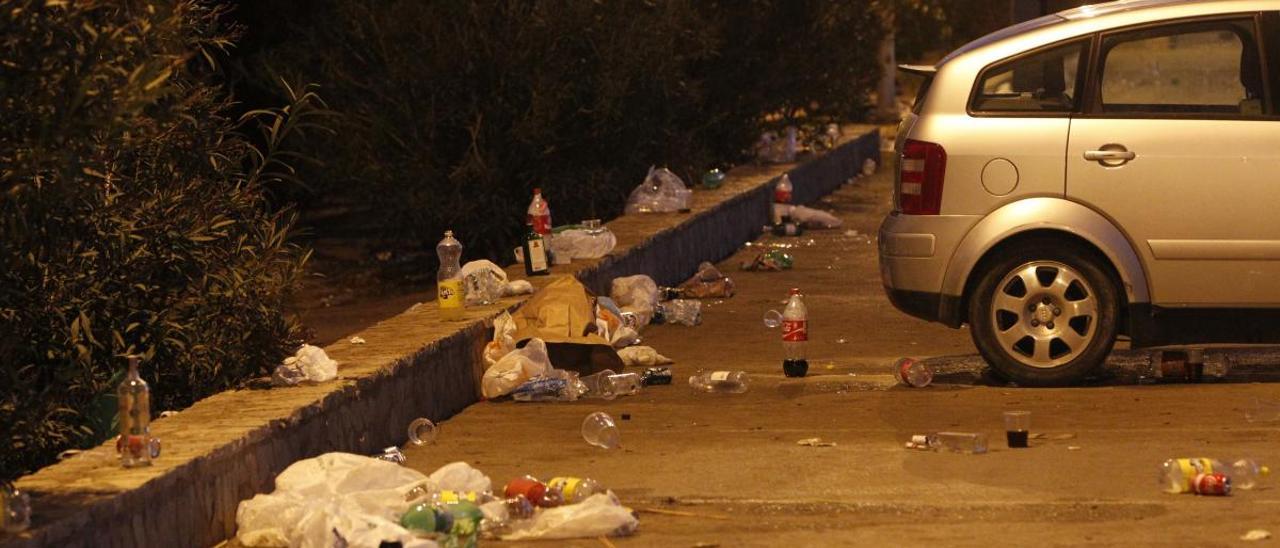 Sagunt combate los botellones con el cierre de la zona del Pantalán