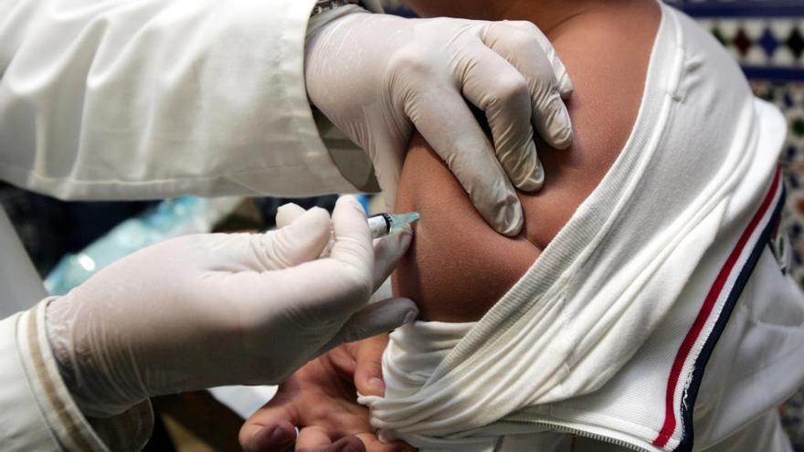 Sanidad retira dos lotes de la vacuna del meningococo C
