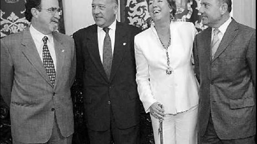 De izquierda a derecha, Vallejo, Martínez Simón, Barreiro y Alonso, el día de la toma de posesión de la alcaldesa