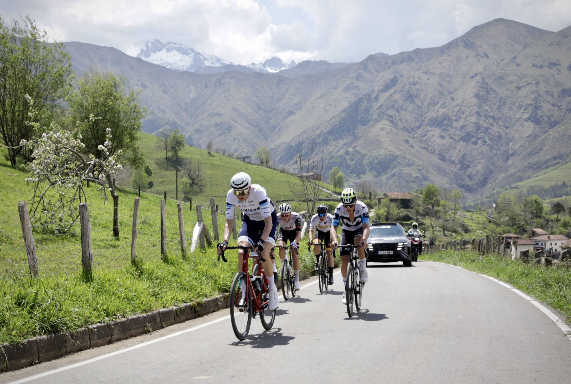 EN IMÁGENES: Segunda etapa de la Vuelta Ciclista Asturias.