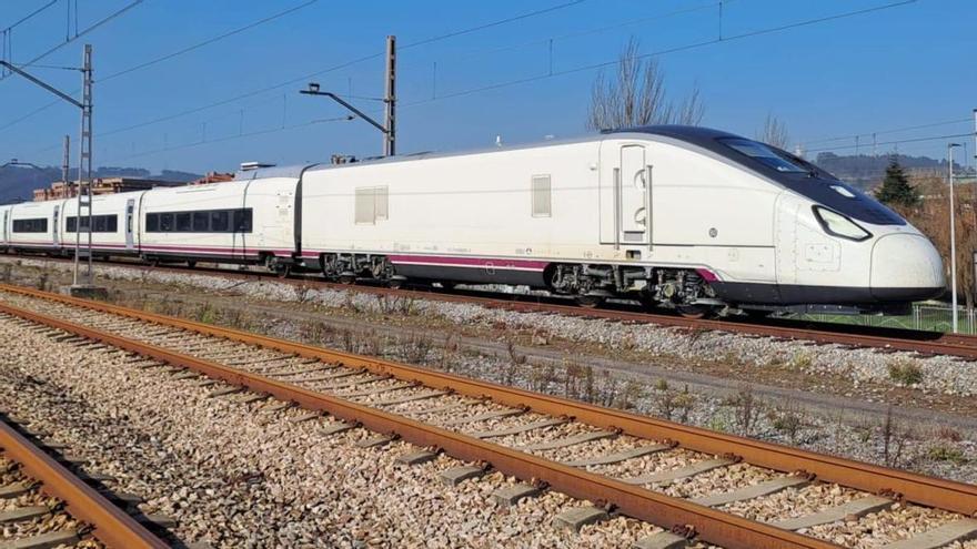 Óscar Puente confirma que los trenes rápidos Avril &quot;están muy cerca&quot;: la fecha que les ha dado Talgo