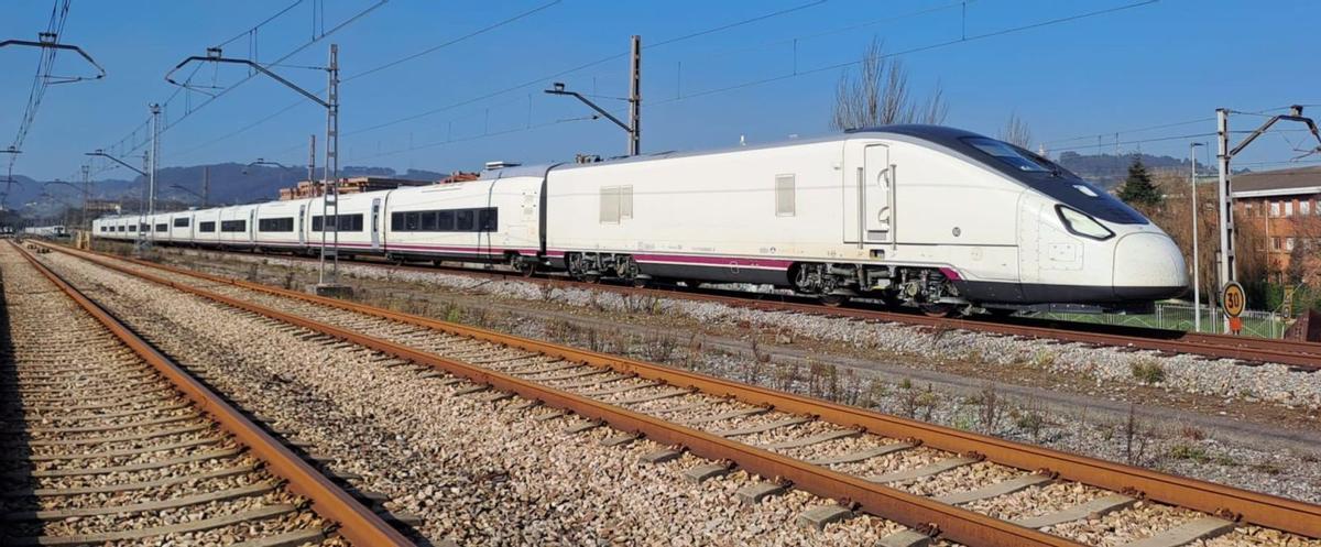 Uno de los trenes Avril que operan en Asturias