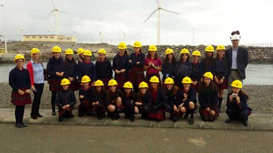 Alumnas del Guaydil visitan la central de Endesa en Tirajana