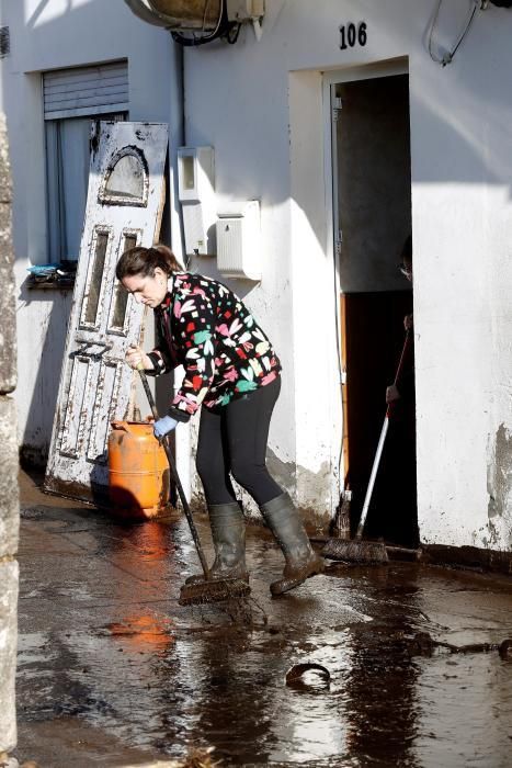 La brutal tromba de agua que sacudió ayer noche a Viveiro se cobra una fallecida y cuantiosos daños materiales.