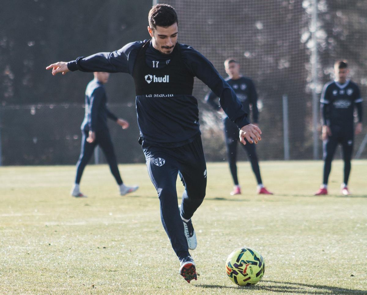 Julio Alonso, en el último entrenamiento del Huesca antes de viajar a León.