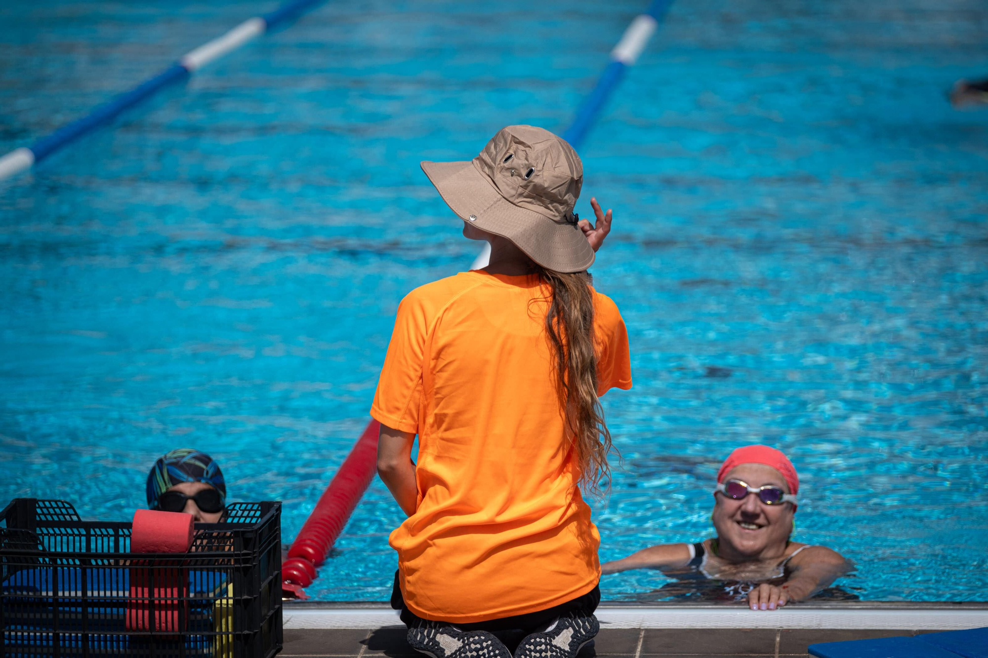 Cursillos de natación en la piscina municipal de Santa Cruz