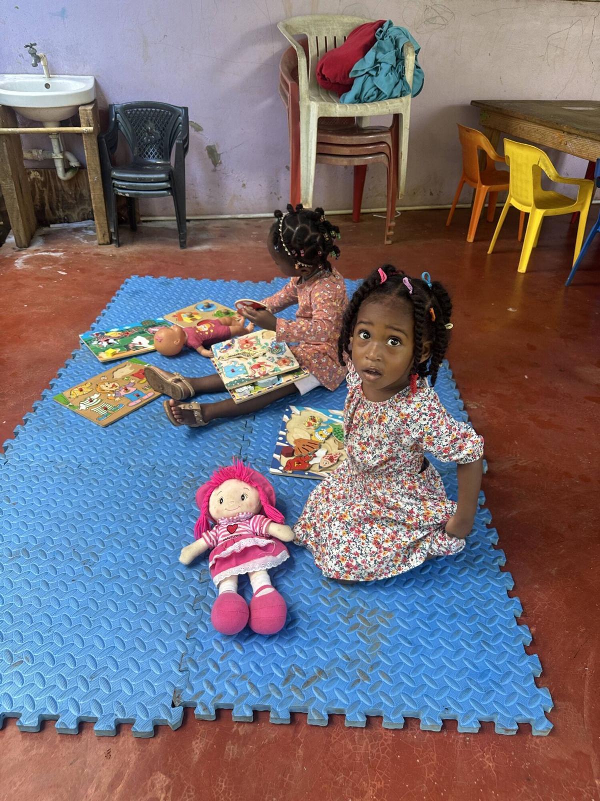 Imatges del voluntariat de Tiana Catany, d'Artés, en una escola de la República Dominicana Imatges del voluntariat de Tiana Catany, d'Artés, en una escola de la República Dominicana