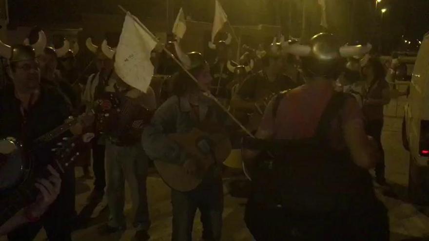 Noche vikinga en la protesta contra el muro de Murcia