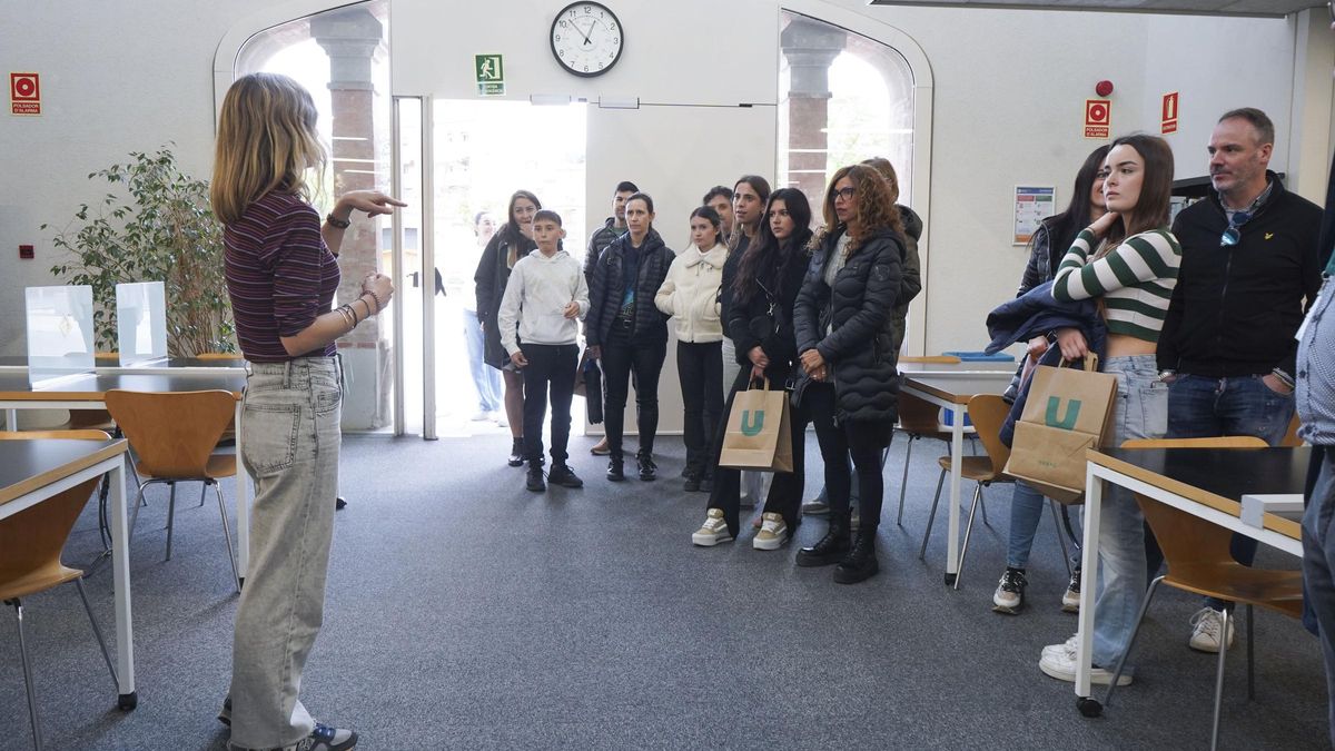 Jornada de portes a la FUB amb visita (a la foto) a la Biblioteca del Campus Universitari de Manresa