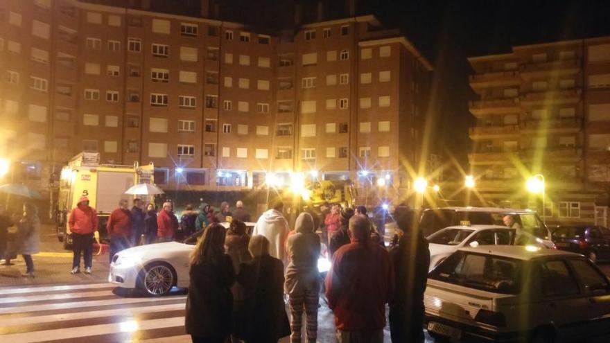 Extinguido un incendio en un edificio en Pola de Siero