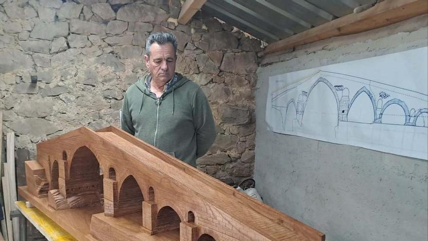 Una auténtica obra d'artesanía tradicional asturiana: el Puentón de Cangues d'Onís, en madera de castañu y carbayu