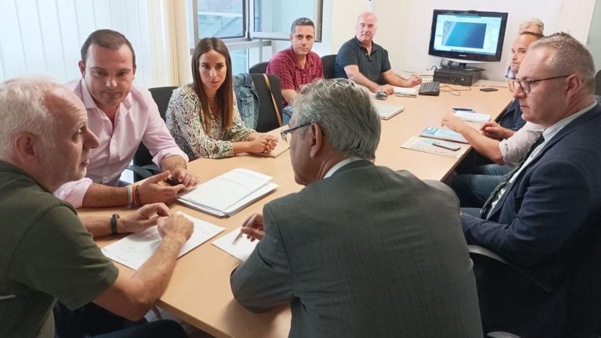 Alcalde y empresarios de Peñíscola se reunieron con el jefe del servicio provincial.