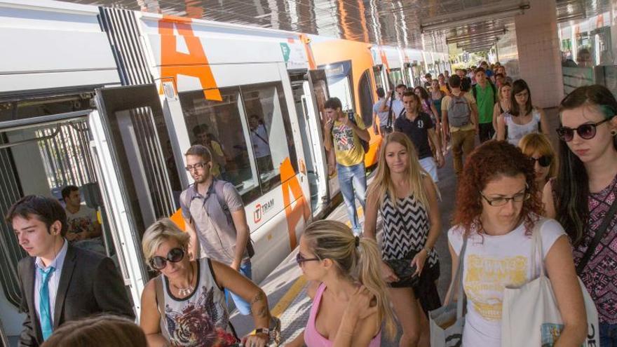 El Consell congela para 2017 los precios del tranvía y el bus en Alicante y comarca