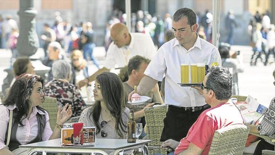 Cada mes se firman 5.800 contratos para salir a trabajar fuera de Extremadura