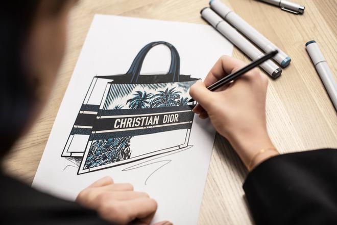 Boceto del boloso Dior Book Tote