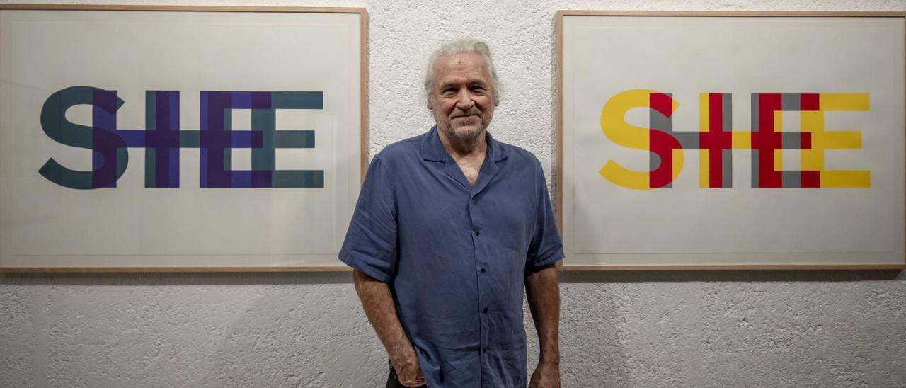 El artista Gary Hill, fotografiado en su exposición de la Galería Baró.