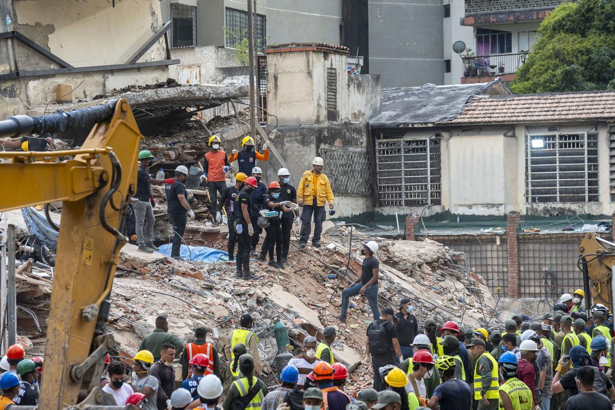 June 30, 2026, Caracas, Miranda, Venezuela: Firefighters, forensic police, and rescue workers are searching for victims in the Santa Rita building in the San Bernardino parish of Caracas...Caracas, Venezuela, was hit by two powerful earthquakes. June, 30, 2026,Image: 1113750261, License: Rights-managed, Restrictions: , Model Release: no , Credit line: Jimmy Villalta / Zuma Press / Europa Press Editorial licence valid only for Spain and 3 MONTHS from the date of the image, then delete it from your archive. For non-editorial and non-licensed use, please contact EUROPA PRESS. Jimmy Villalta / Zuma Press / Europa Press / ContactoPhoto 30/06/2026. Jimmy Villalta / Zuma Press / Europa Press / ContactoPhoto;Caracas;Venezuela;earthquake;tragedy;national;emergency;Venezuelans;seismic;activity;and;tremor;Firefighters;forensic;police;rescue;workers;victims.;Santa;Rita;building;San;Bernardino;parish;Press;DSC_9943.JPG;20260630_zip_v125_023.jpg;Caracas, Venezuela, Was Hit By Two Powerful Earthquakes
