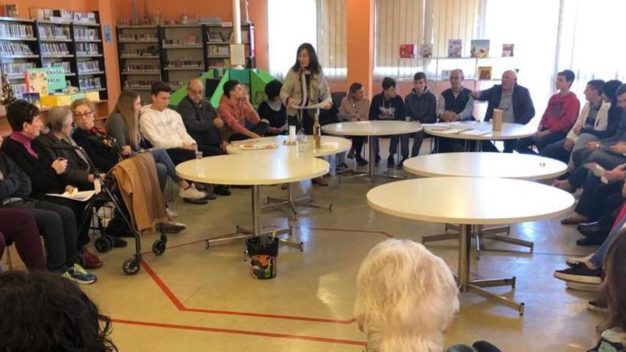 La Vall d&#039;Uixó fomenta l&#039;intercanvi intergeneracional amb un club de lectura