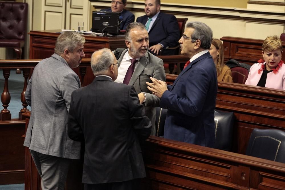 Pleno en el Parlamento de Canarias