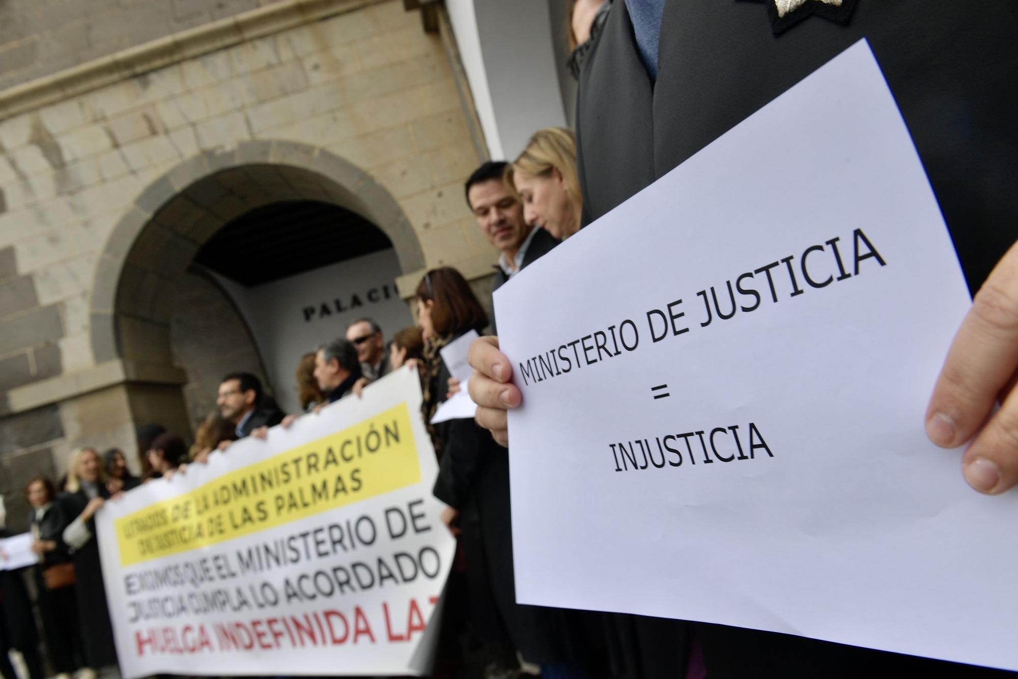 Nueva jornada de concentración de los letrados de la administración de justicia en la provincia de Las Palmas.