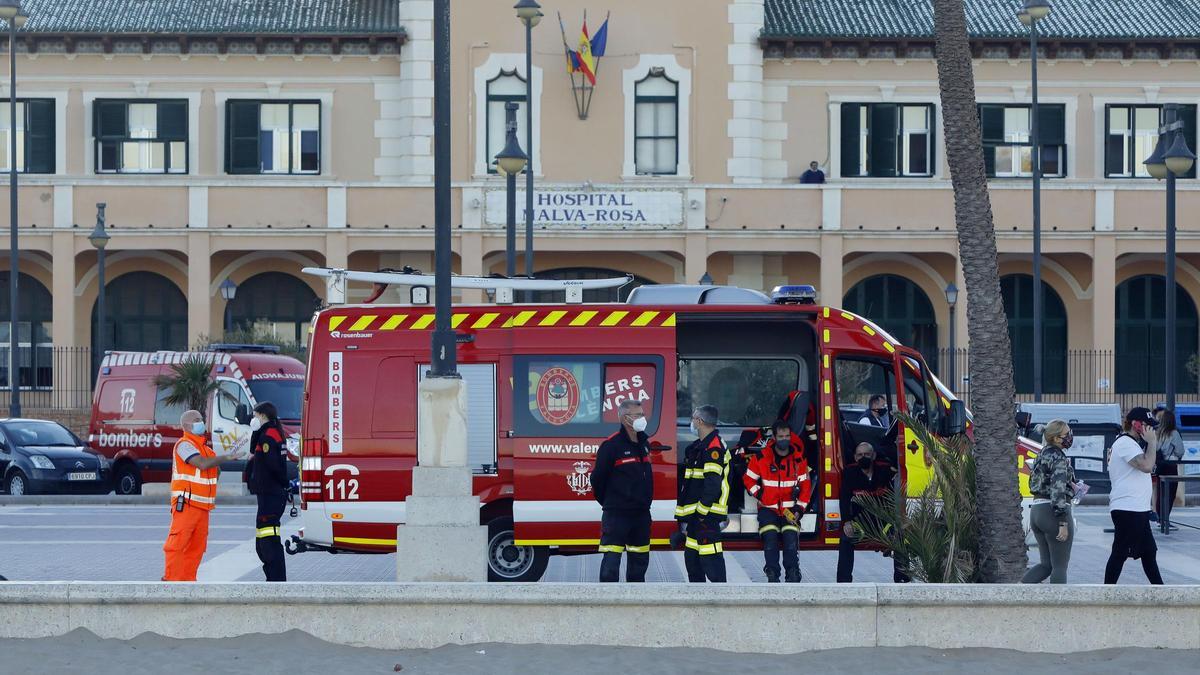 Buscan a un joven desaparecido en el agua de la playa de la Malva-rosa