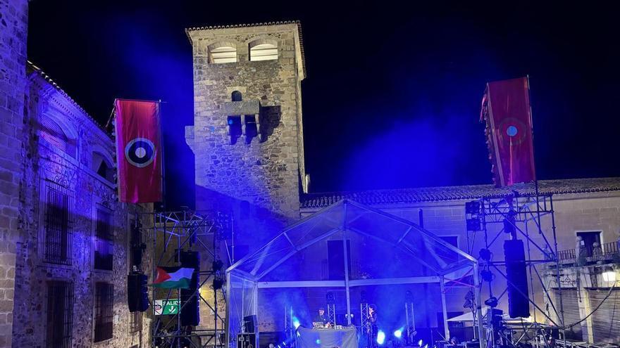 Viaje sonoro en pleno casco histórico: La electrónica global vuelve a retumbar en San Jorge con WOMAD Cáceres