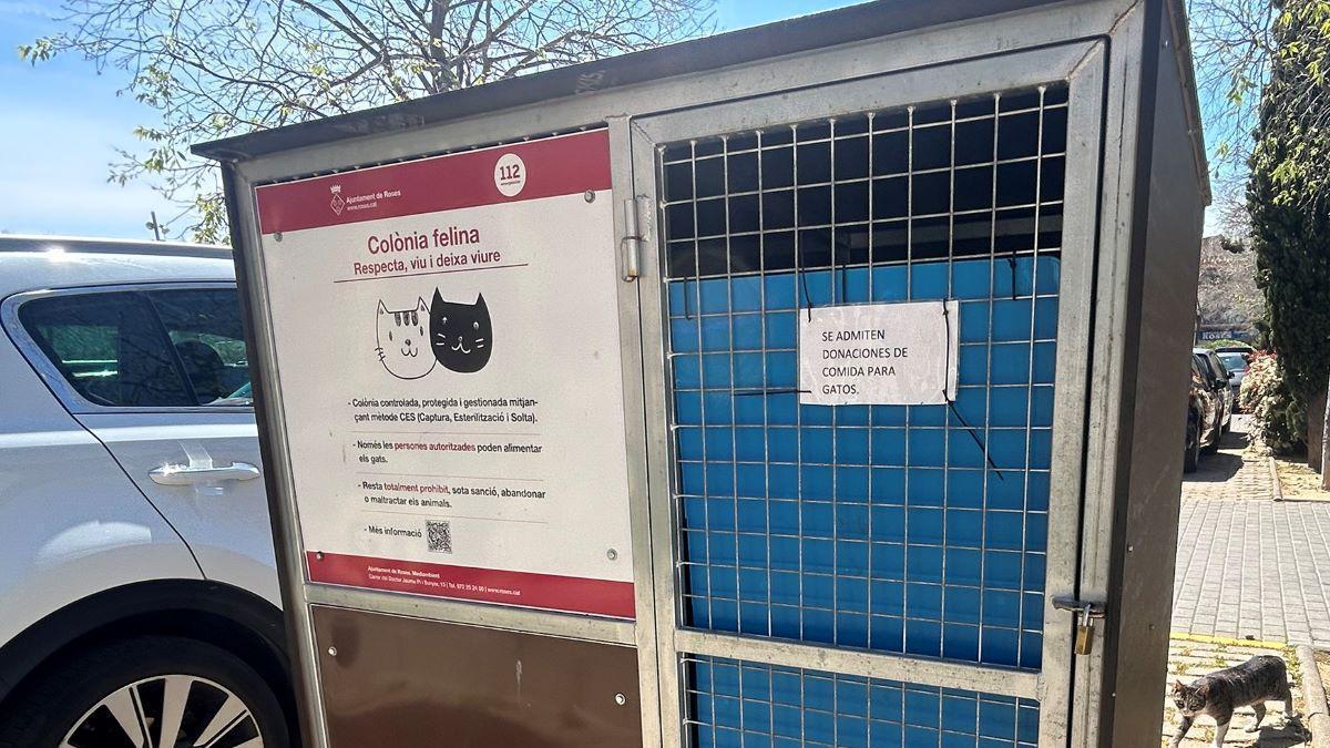 Una de les gateres municipals repartides per la població.
