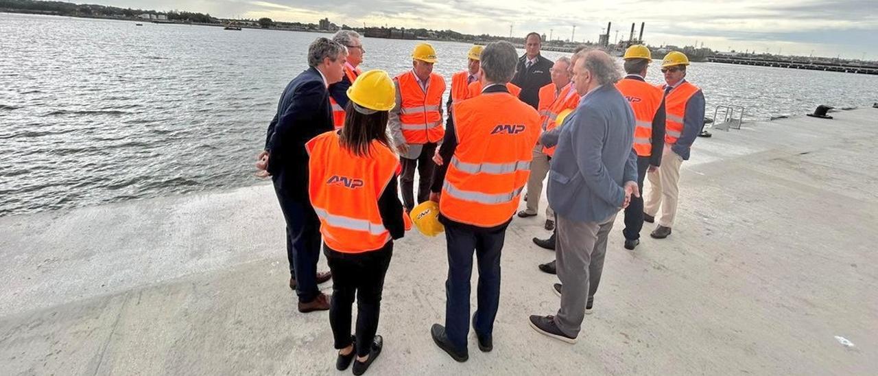 Representantes de ARVI y del Puerto de Vigo durante la visita a Montevideo.