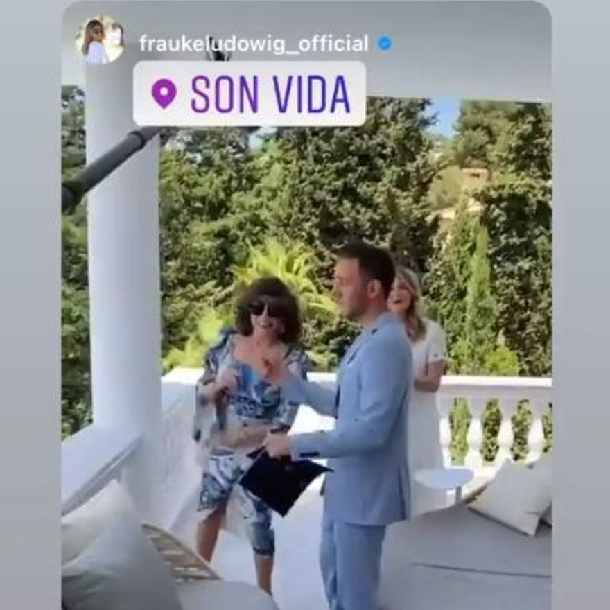 Joan Collins en Mallorca en una imagen publicada en el Instagram de Marcel Remus