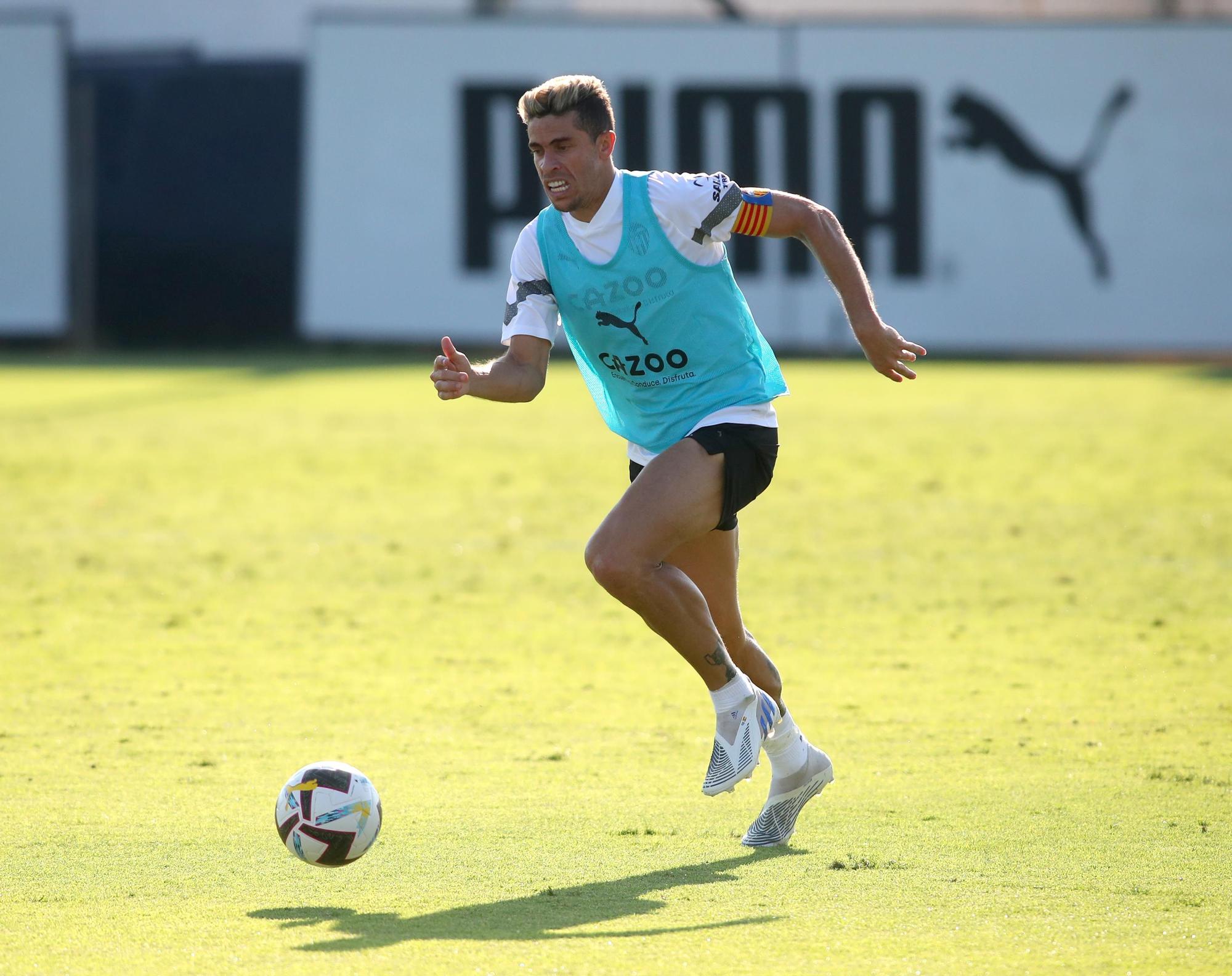 La anécdota de los brazaletes de capitán en el último entrenamiento del Valencia CF