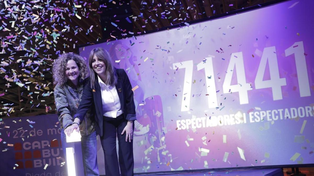 Isabel Vidal, presidenta de Adetca y Sònia Hernández, consellera de Cultura en el cierre de Cap Butaca Buida.