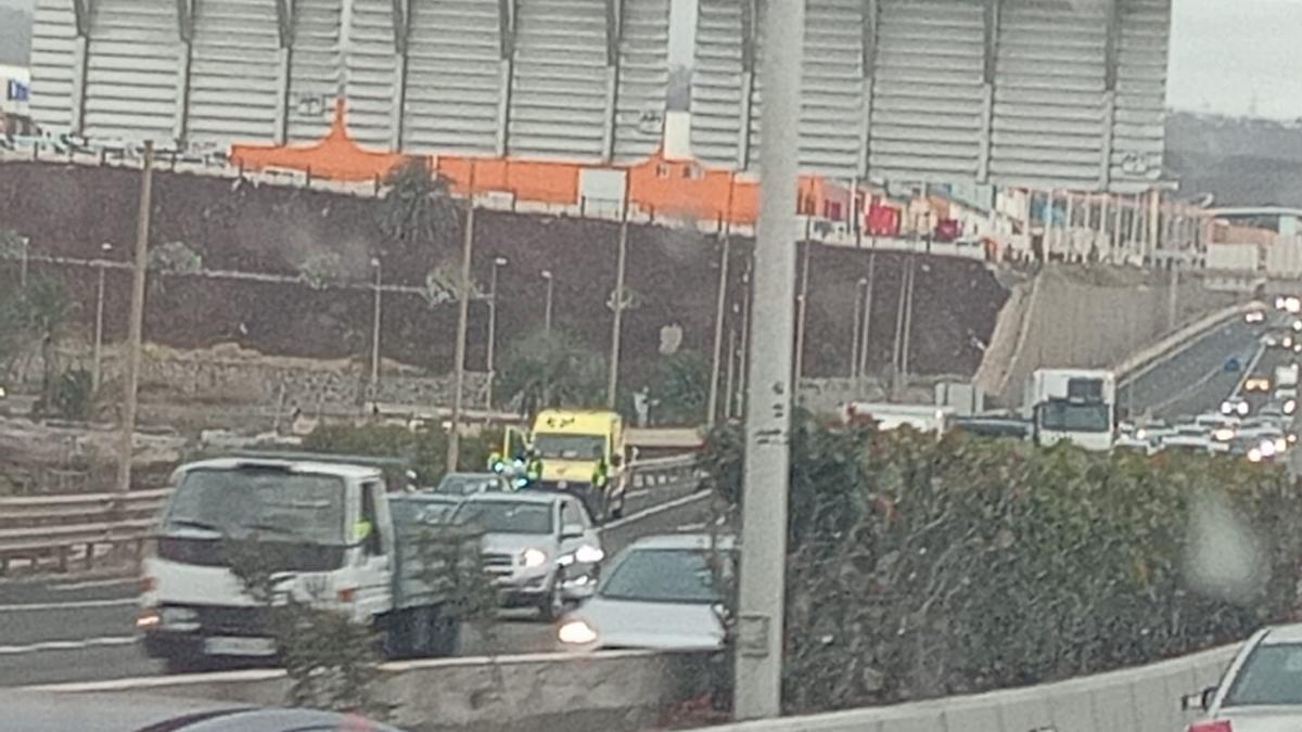 Retenciones en la GC-1 tras un accidente múltiple
