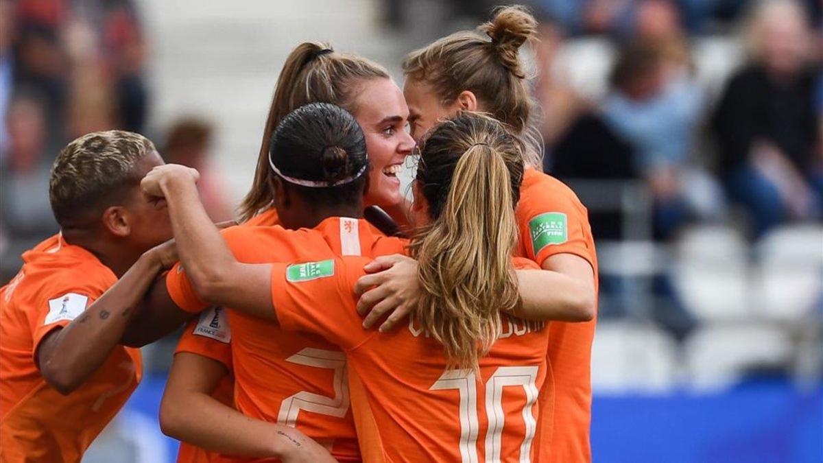 Holanda celebra un gol ante Canadá