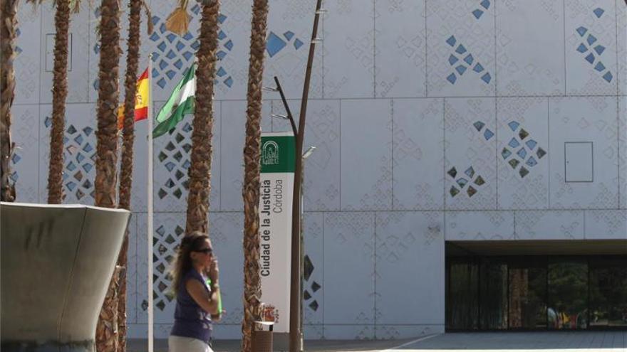 Babosa de mar equilibrio cemento Absuelta una profesora que estaba acusada de vejar y humillar a cuatro  alumnos - Diario Córdoba