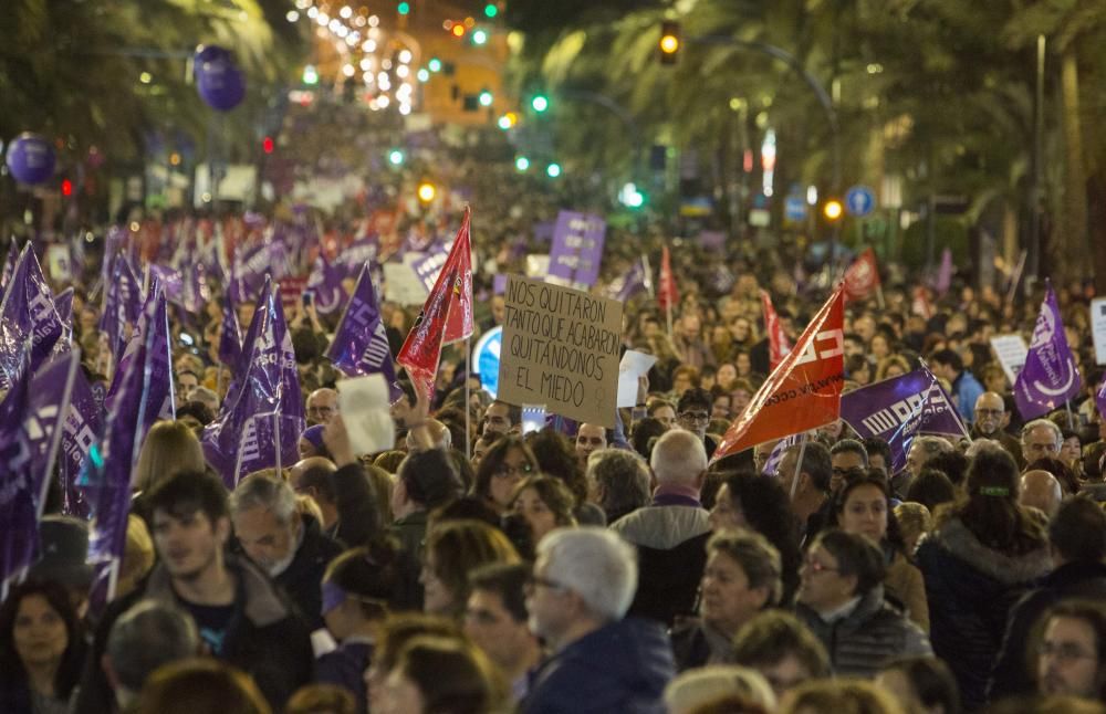 8 de Marzo: Más de 40.000 personas en la manifestación feminista de Alicante contra el machismo y por la igualdad