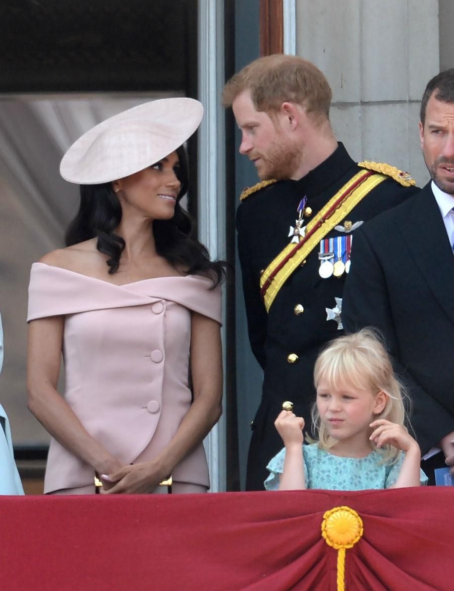 Meghan Markle y el Príncipe Harry en el balcón