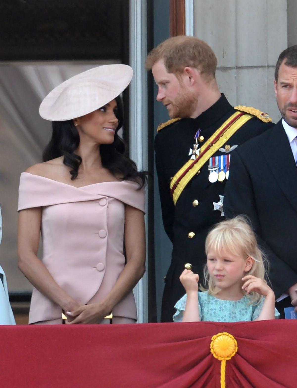 Meghan Markle y el Príncipe Harry en el balcón