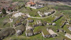 Vista aérea de Moradillo de Roe, la aldea hobbit de Burgos que este fin de semana organiza un First Dates en una bodega.