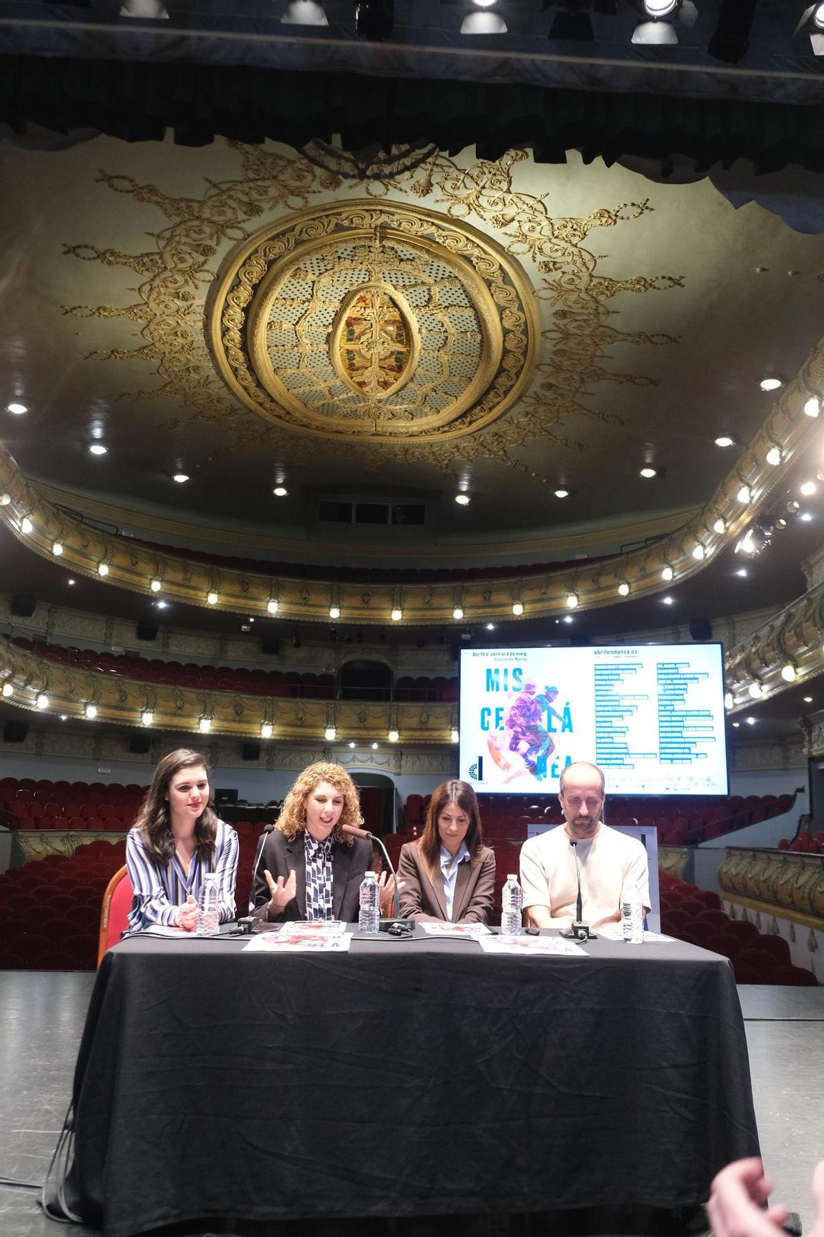 Los responsables de Cultura de Alicante, Murcia y Elche, junto a Asun Noales durante la presentación del XIII Festival Abril en Danza